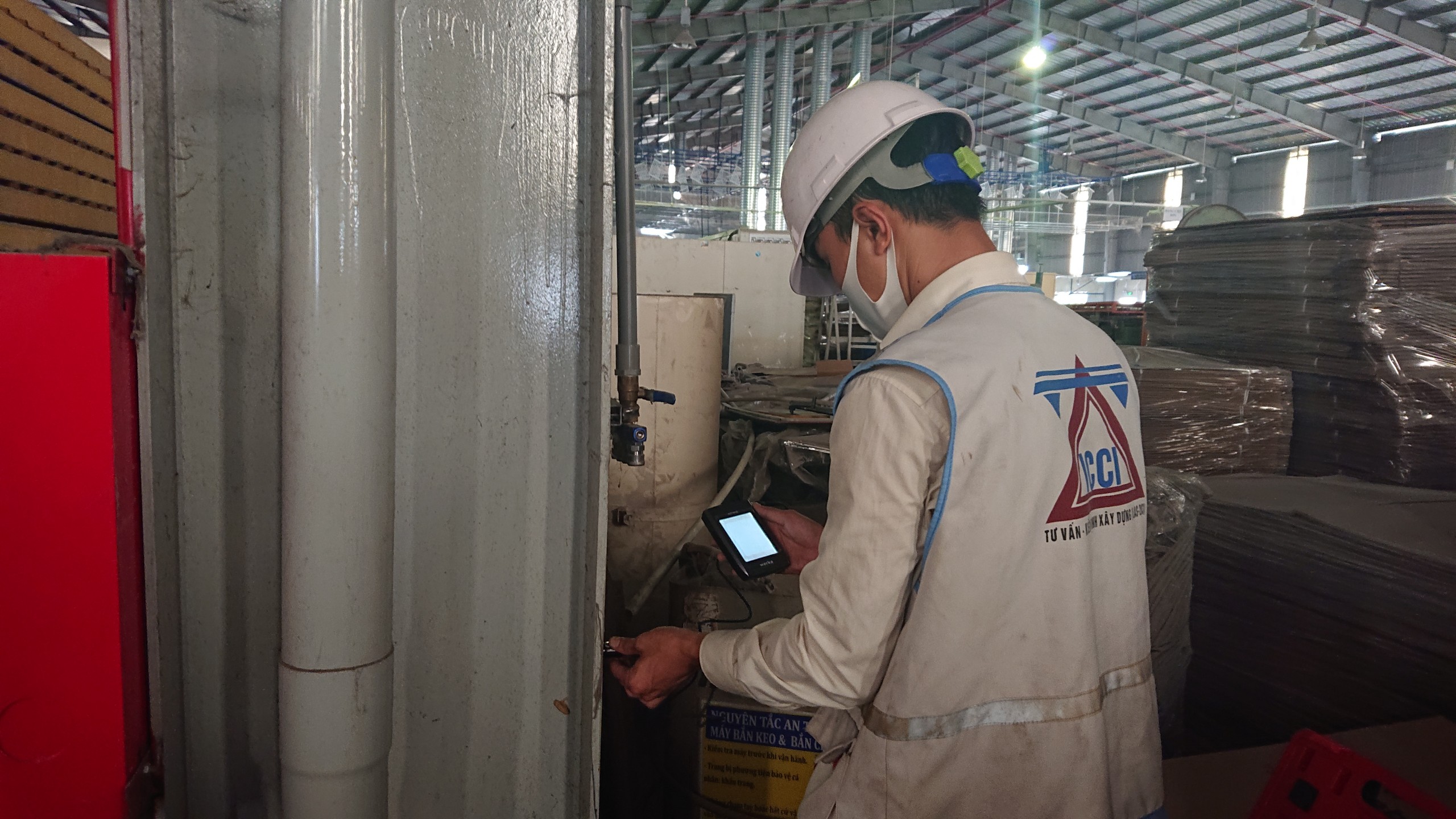ICCI kiểm tra cốt thép trong cấu kiện bê tông trong quá trình kiểm định chứng nhận chất lượng nhà xưởng